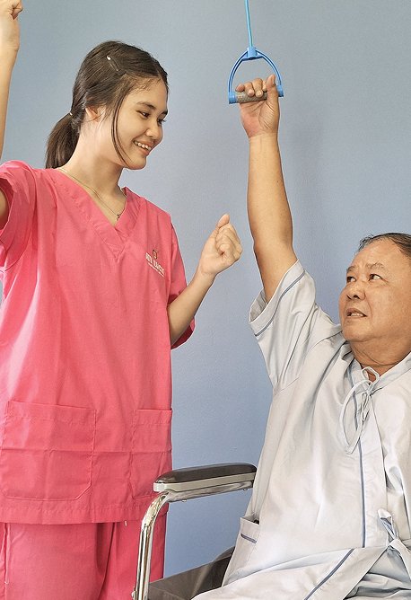 บริการครอบคลุมตั้งแต่การดูแลชีวิตประจำวัน การฟื้นฟูผู้ป่วยติดเตียง การดูแลผู้ป่วยอัลไซเมอร์ด้วยกิจกรรมกระตุ้นความจำ การดูแลหลังผ่าตัด ทำแผล ฟื้นฟูสมรรถภาพ จนถึงการดูแลผู้ป่วยระยะสุดท้าย (Palliative Care)