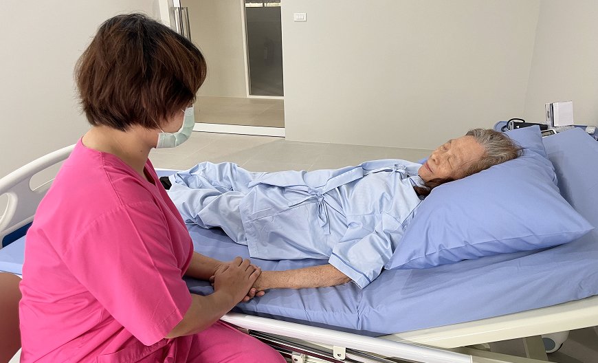 การดูแลผู้ป่วยติดเตียงด้วยความใส่ใจในศูนย์ดูแลมืออาชีพ