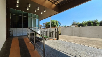 ด้านหน้าศูนย์ MyLuck Nursing Home