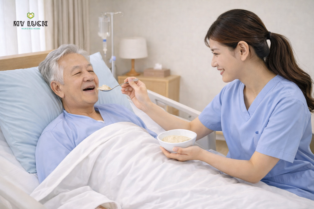 วิธีป้อนอาหารผู้สูงอายุติดเตียงอย่างปลอดภัยเพื่อลดการสำลัก