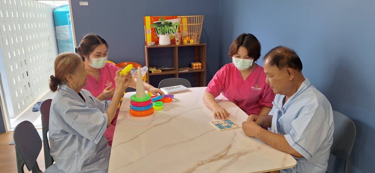 ฝากดูแลผู้สูงอายุช่วงสงกรานต์แบบรายวัน ผู้สูงอายุมีความสุข ได้ร่วมกิจกรรม ไม่เหงา